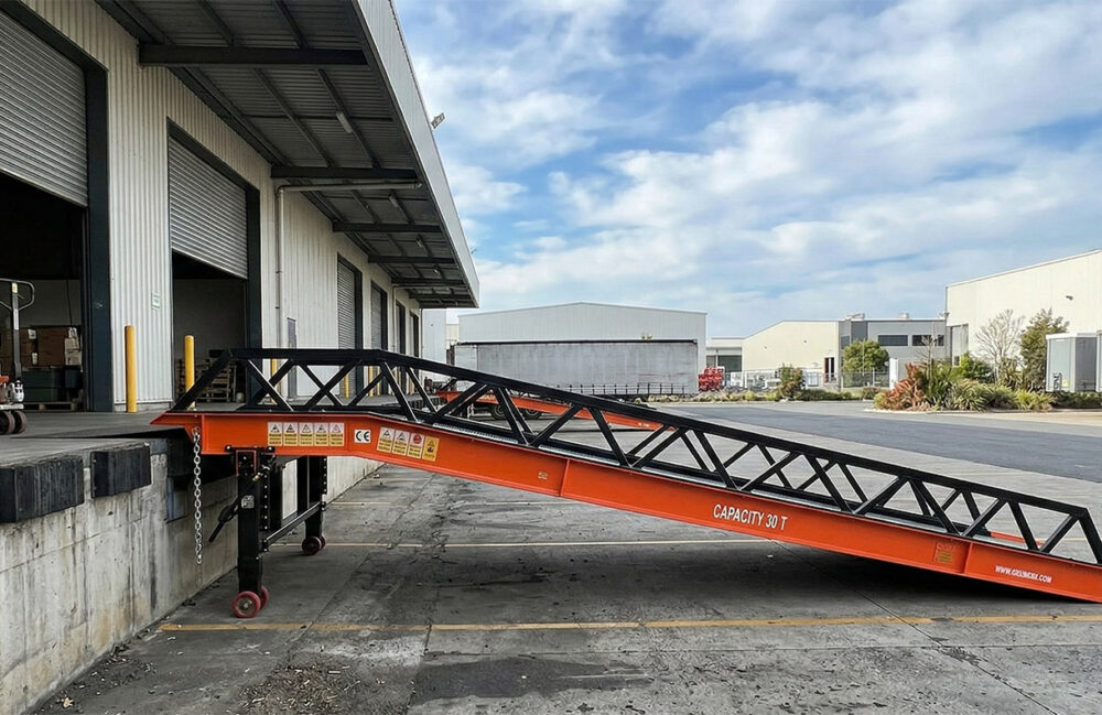 Za varen pretovor je nujno imeti ustrezno nakladalno rampo.