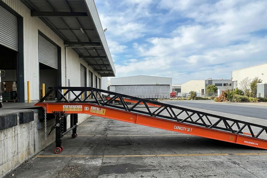 Za varen pretovor je nujno imeti ustrezno nakladalno rampo.