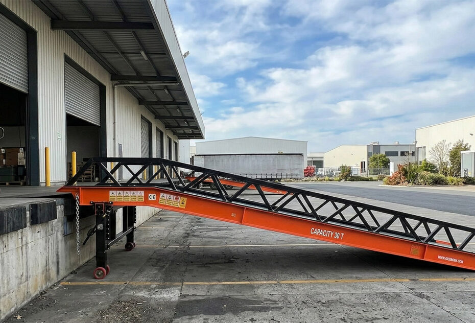 Za varen pretovor je nujno imeti ustrezno nakladalno rampo.